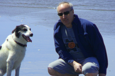 Dan Johnson the metal artist with the family dog Lucy taking a day at the beach